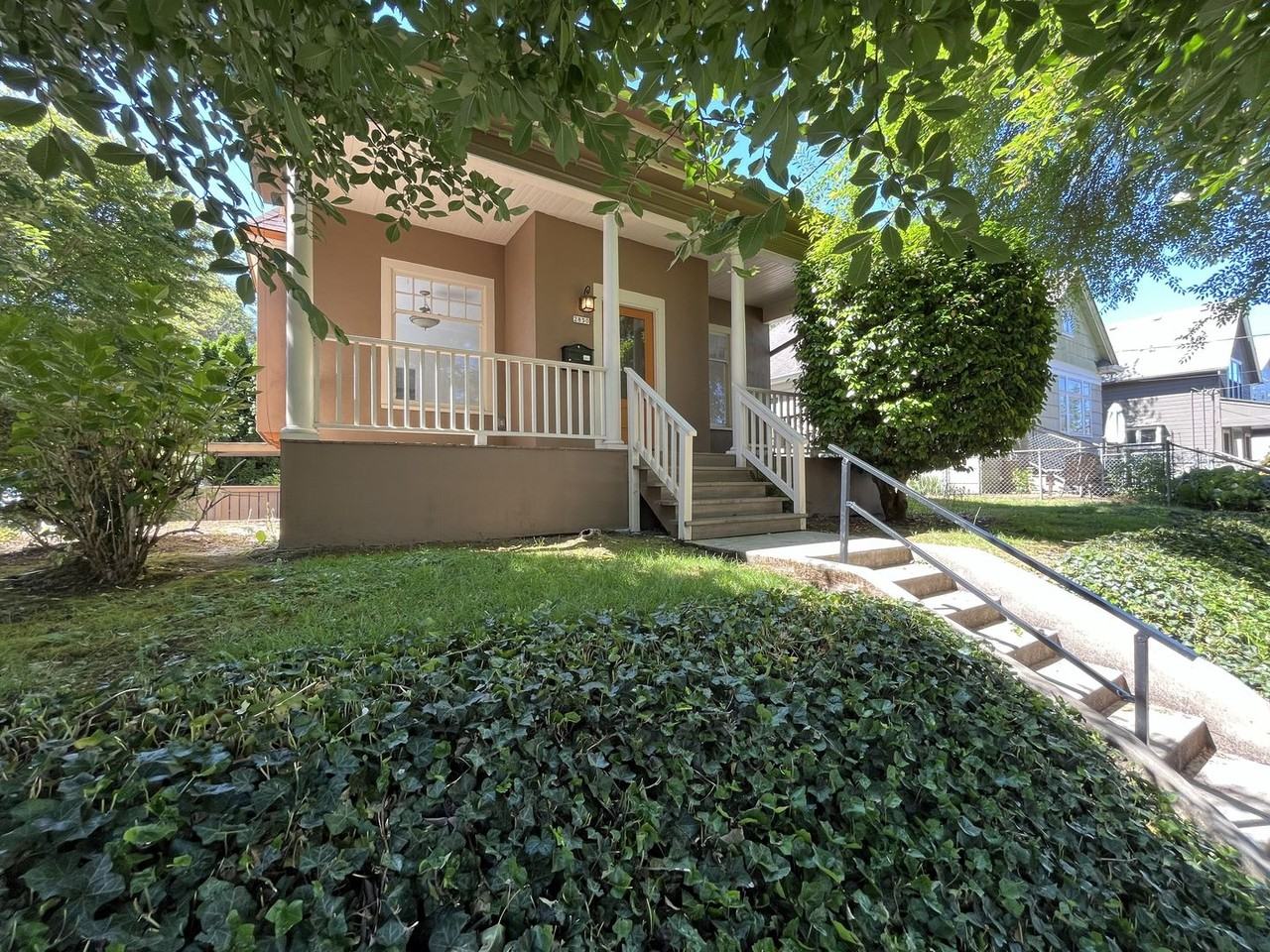 2850 Ne Davis St - Photo 2 of 50