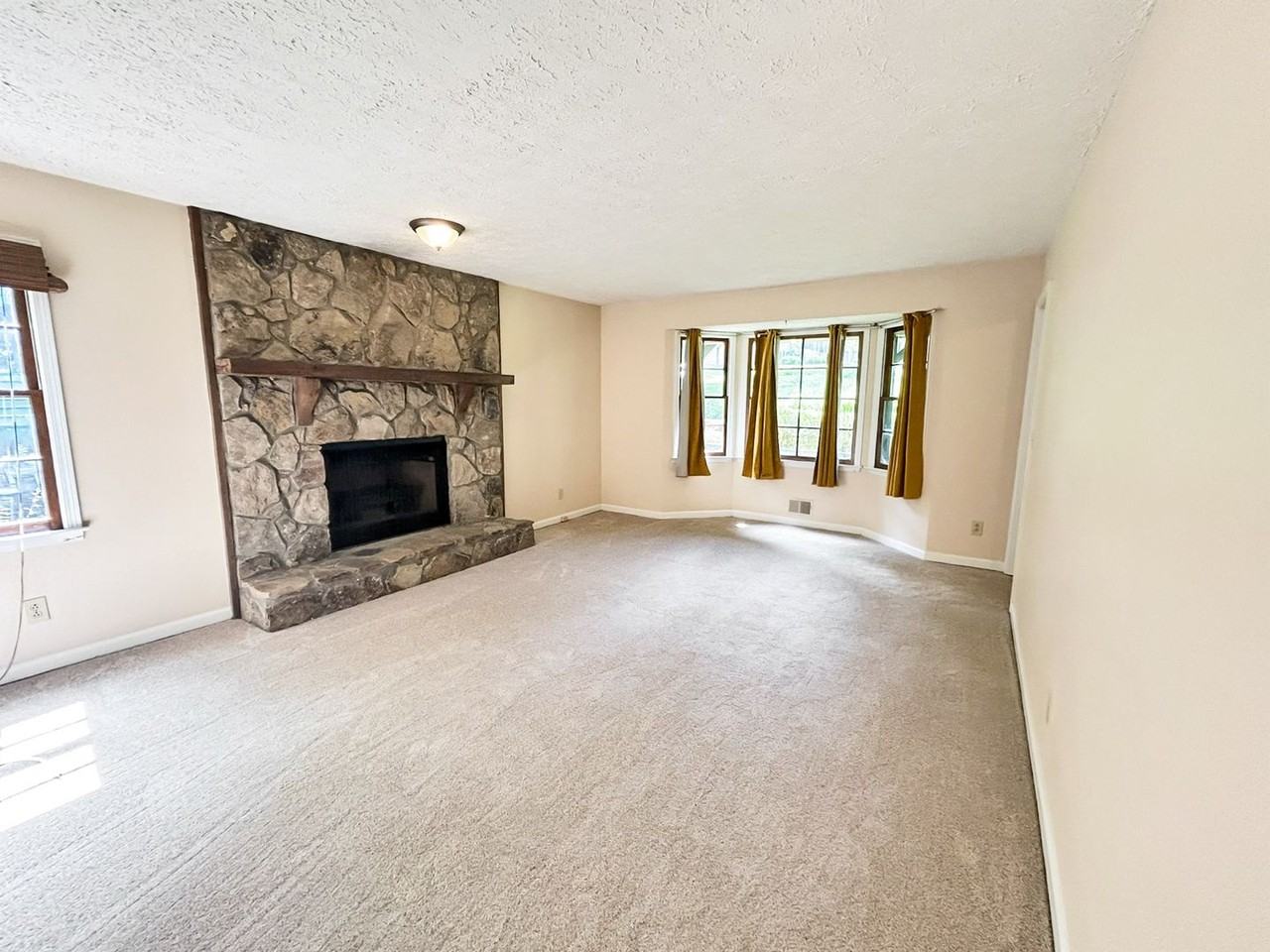 2491 Annandale Dr - Photo 7 of 45