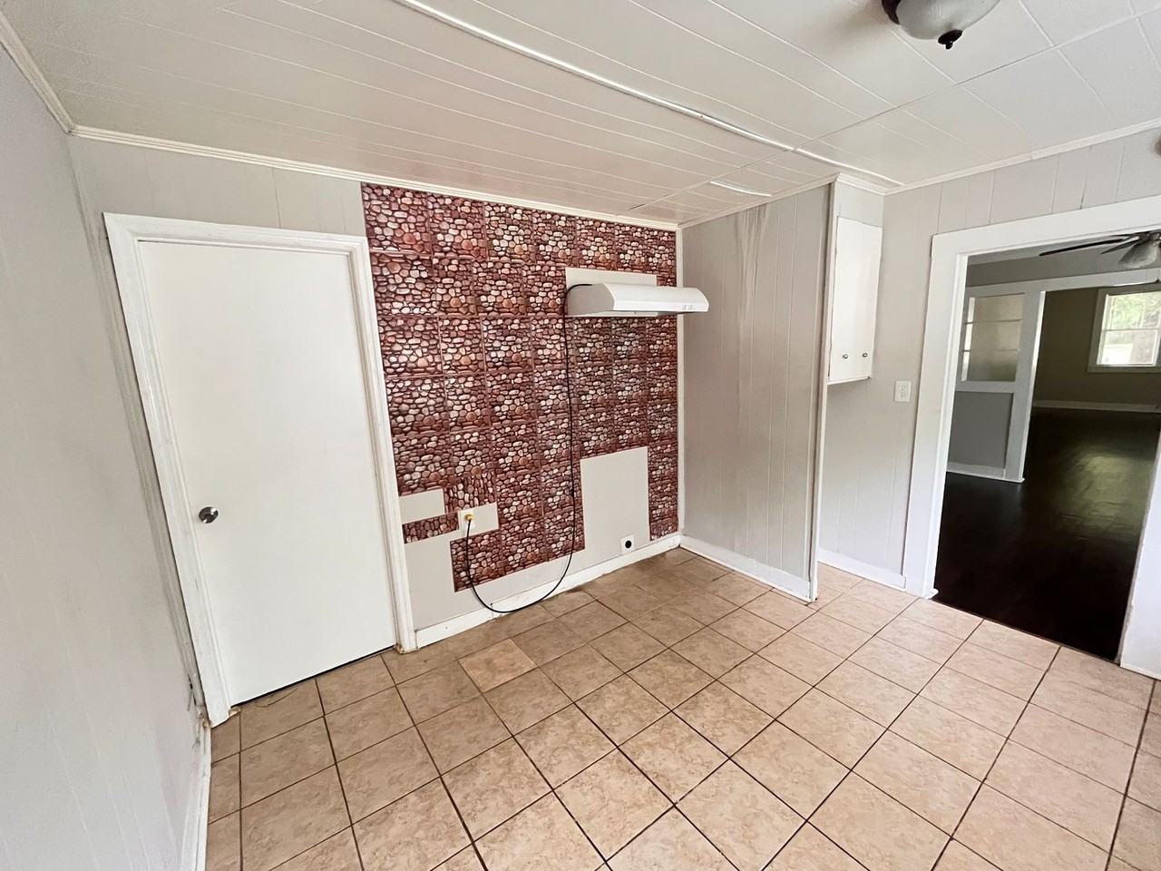 301 7th Ave Nw - Photo 4 of 17