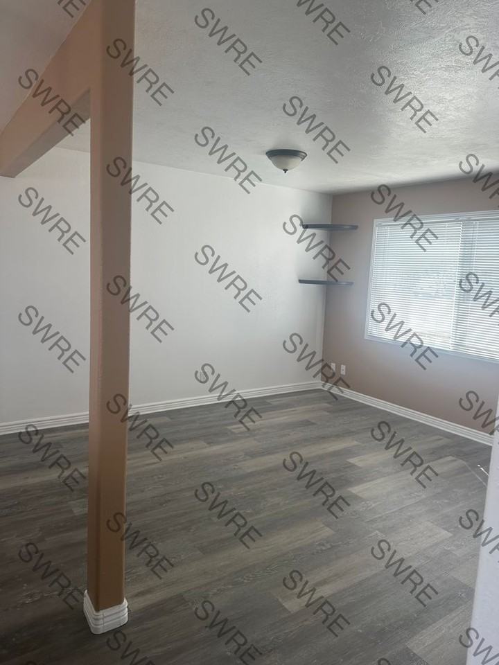 3280 Roosevelt Way #B - Photo 2 of 13