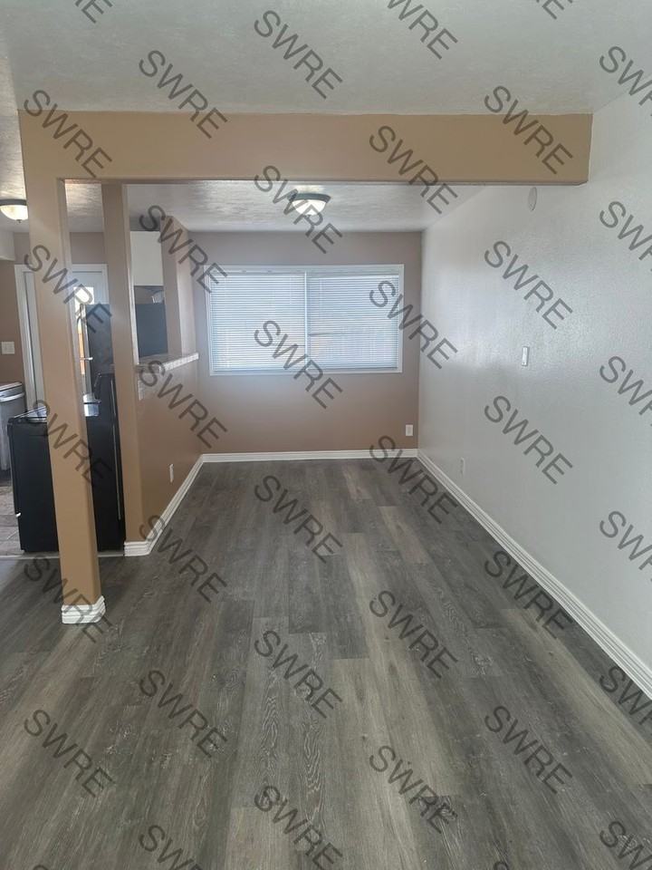 3280 Roosevelt Way #B - Photo 3 of 13