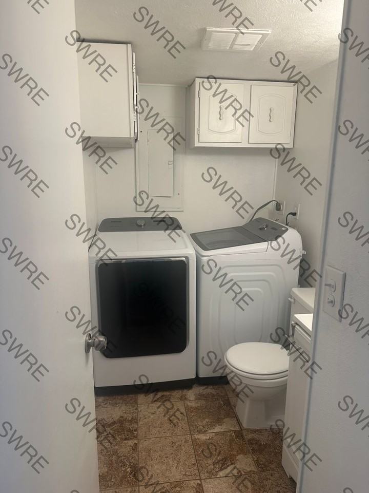3280 Roosevelt Way #B - Photo 6 of 13