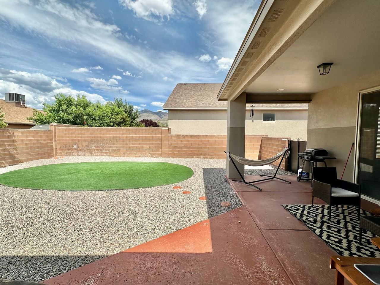 1077 El Nido Dr - Photo 2 of 23