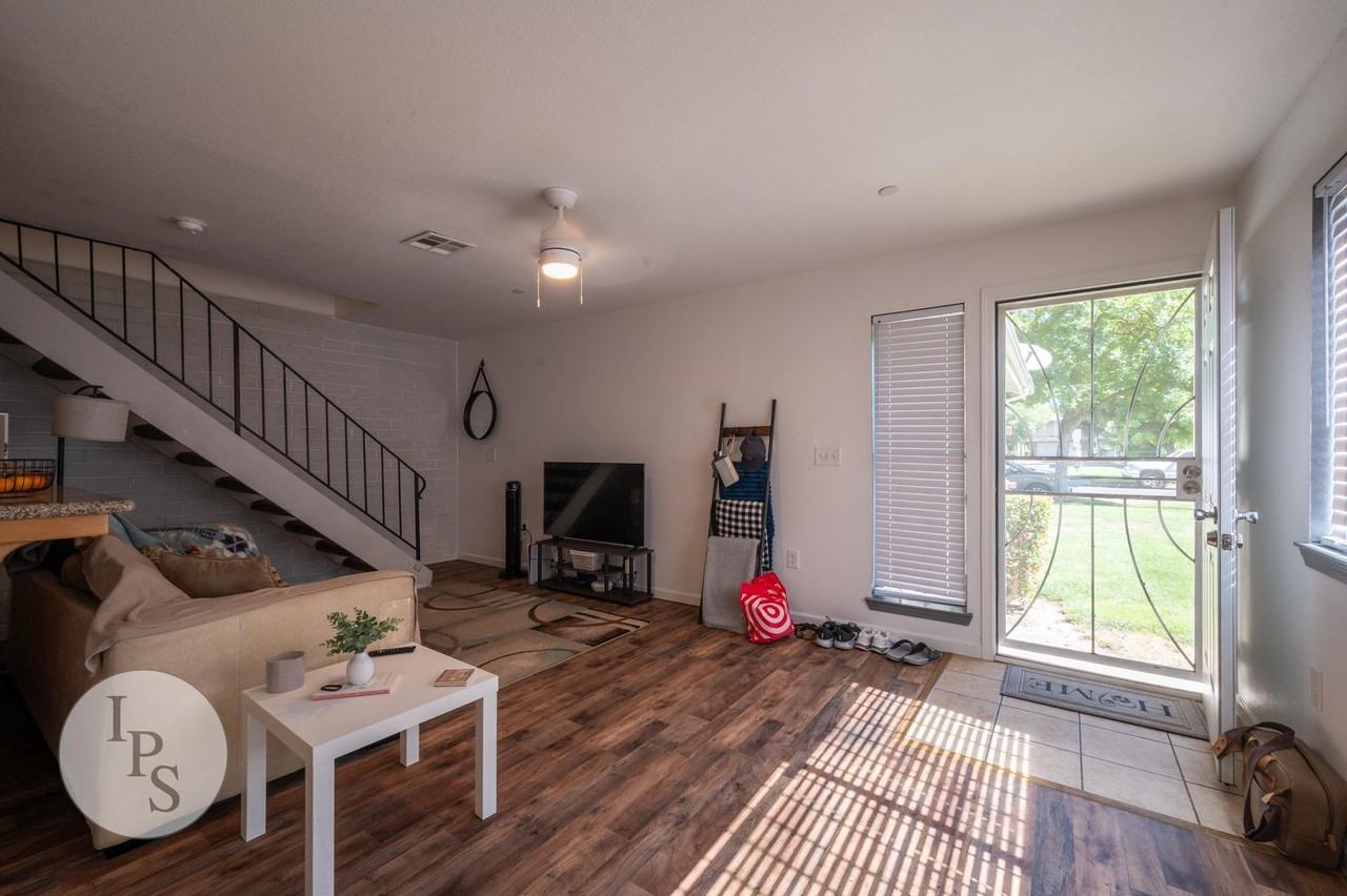 2767 W Fairmont Ave #101 - Photo 3 of 16