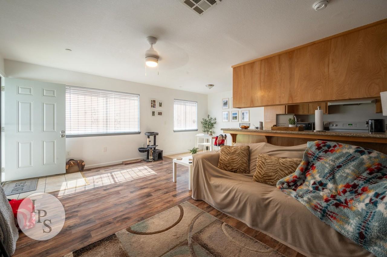 2767 W Fairmont Ave #101 - Photo 4 of 16