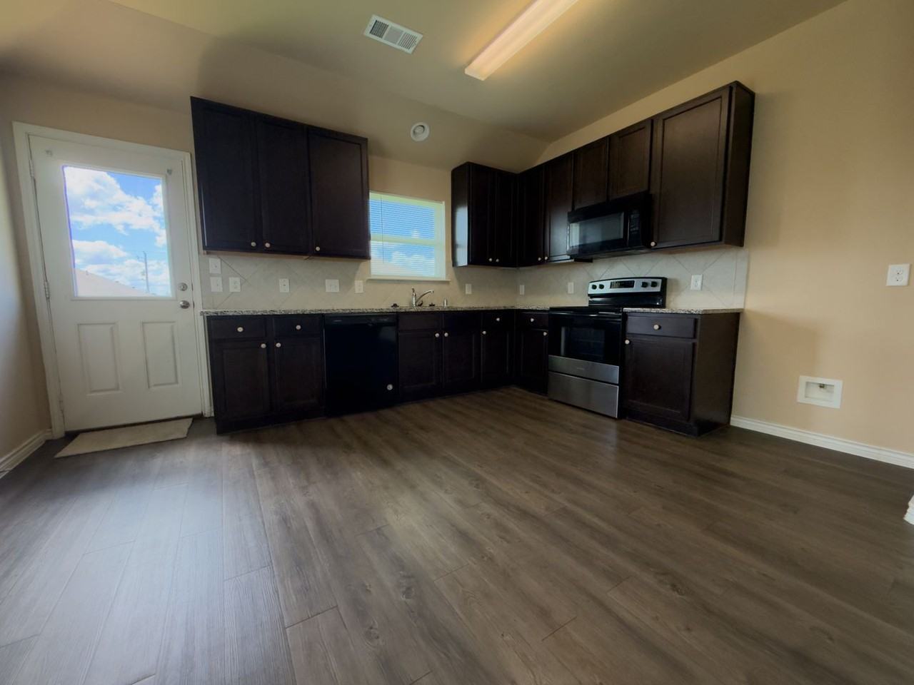 1508 Blue Jay Dr - Photo 3 of 22