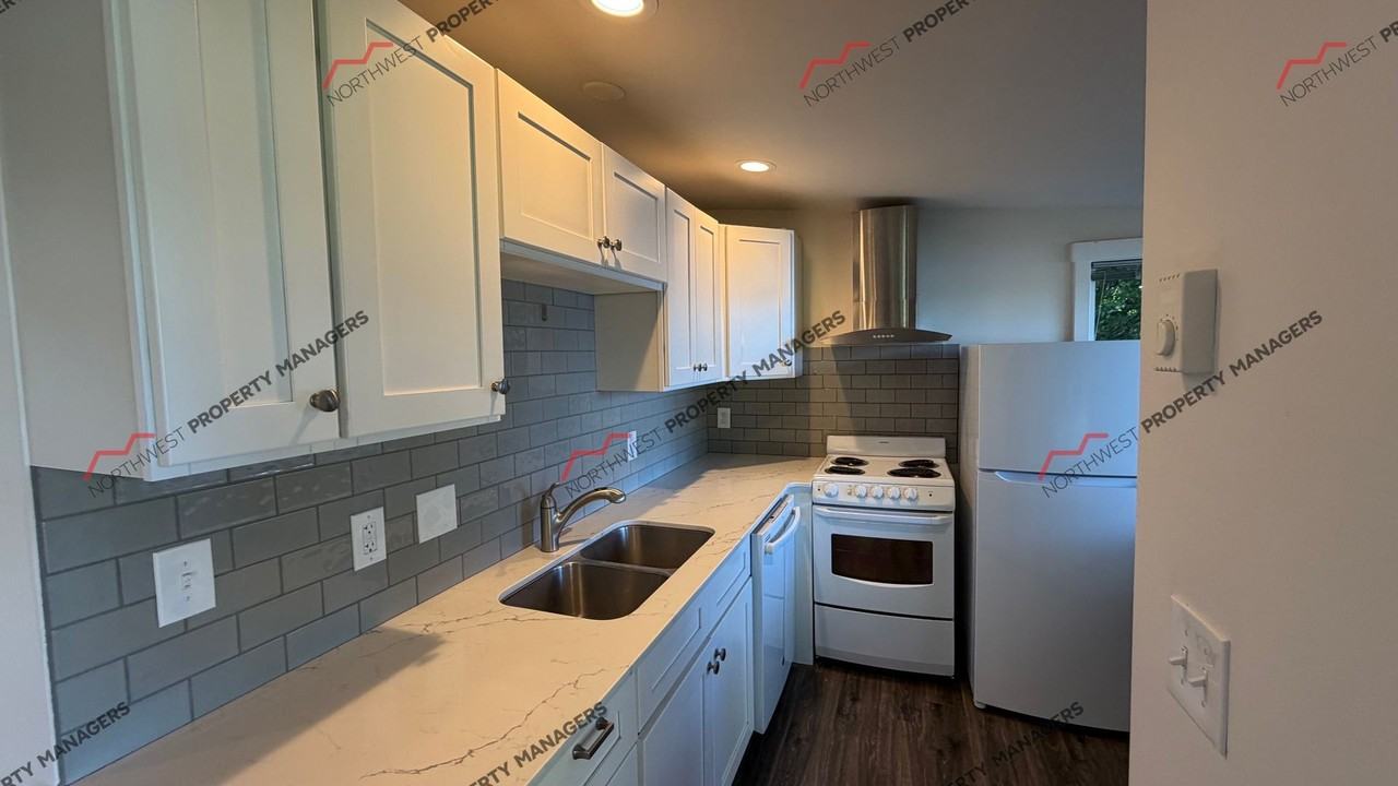 609 68th Ave Ne - Photo 6 of 19