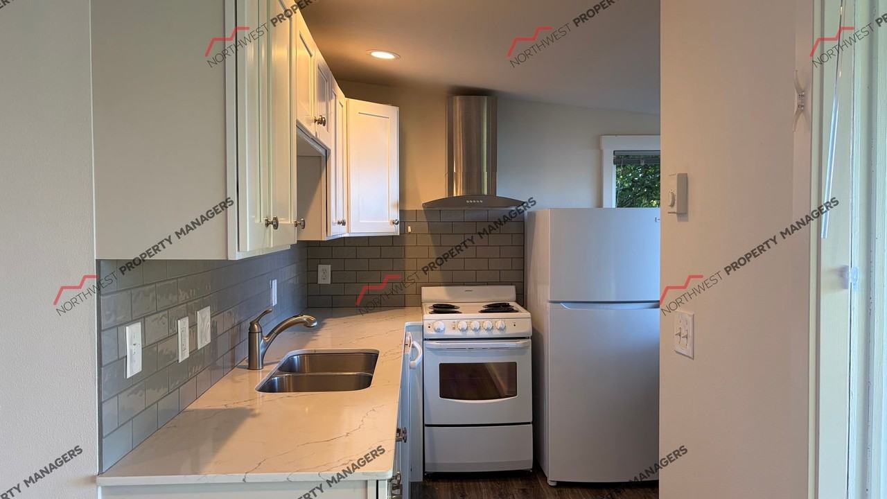 609 68th Ave Ne - Photo 7 of 19