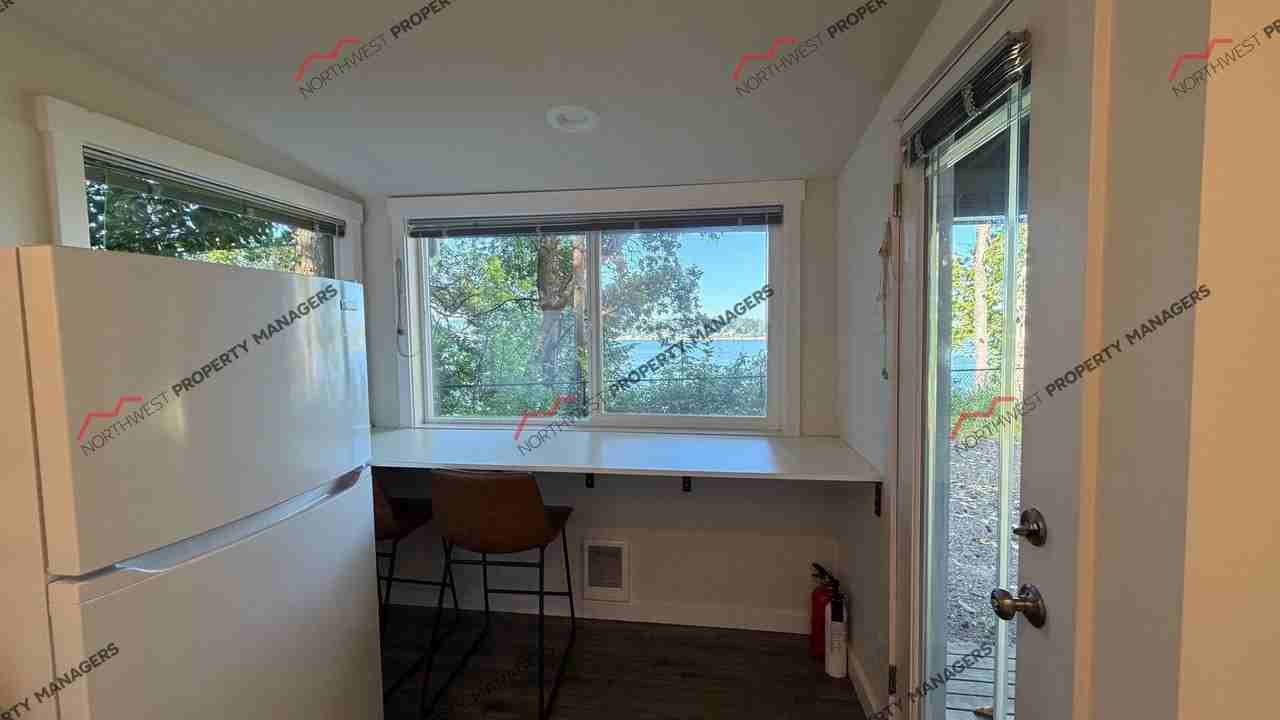609 68th Ave Ne - Photo 7 of 19