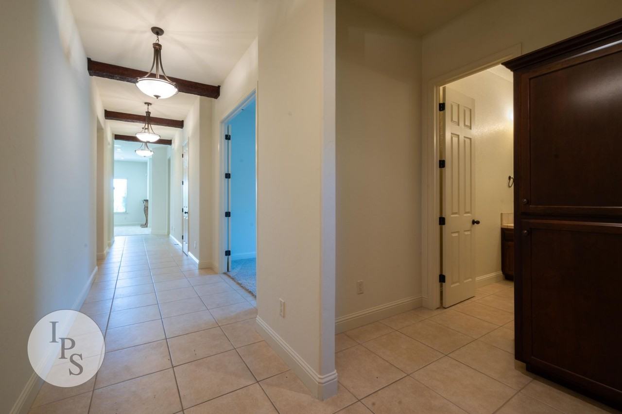 11348 N Via Montessori Dr - Photo 4 of 32