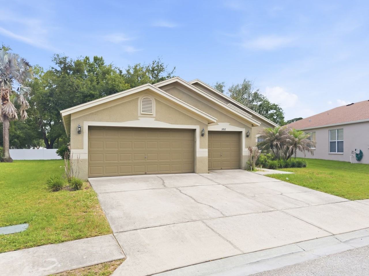 5912 Bramble Bush Ct - Photo 3 of 30