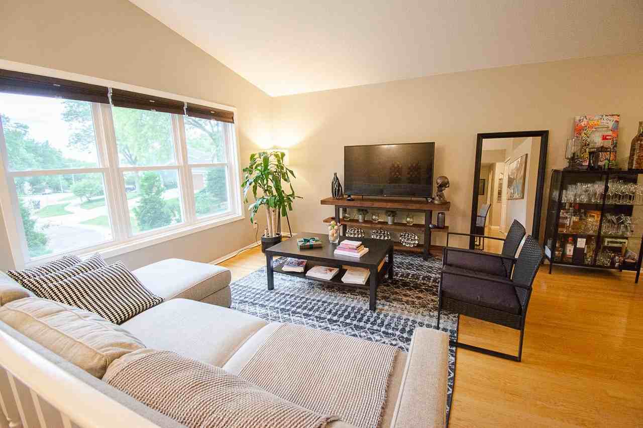 724 20th Ave Sw - Photo 2 of 27