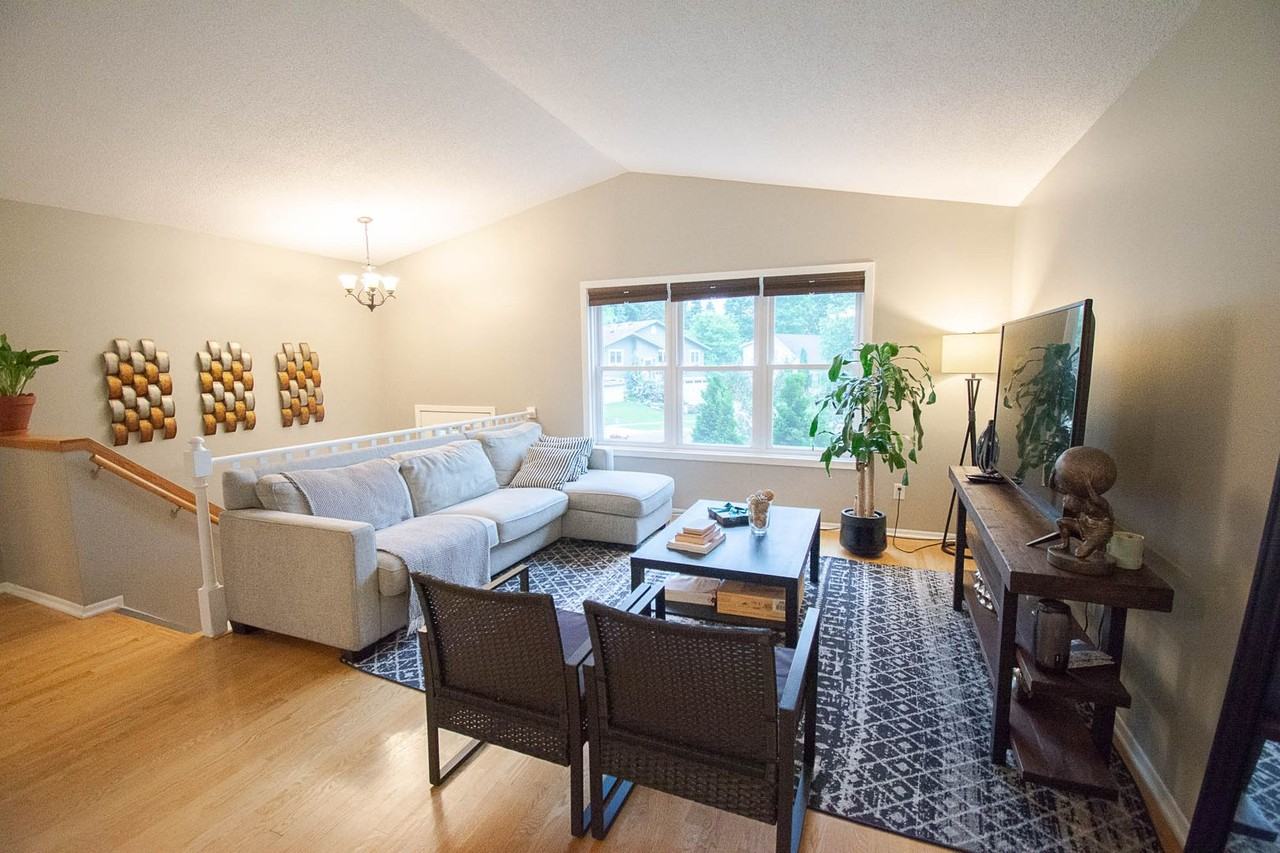 724 20th Ave Sw - Photo 3 of 27