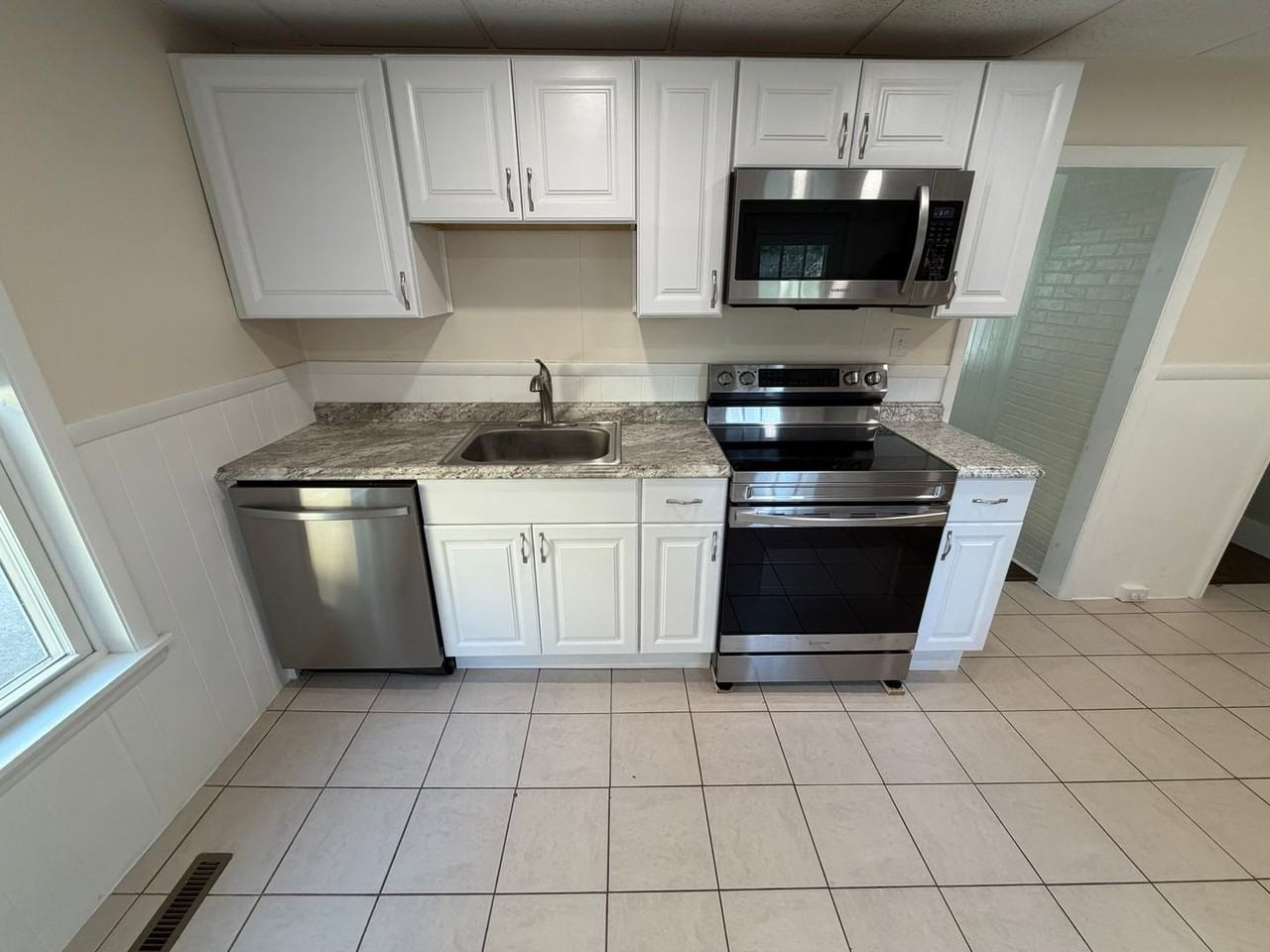 33 1/2 High St - Photo 5 of 30