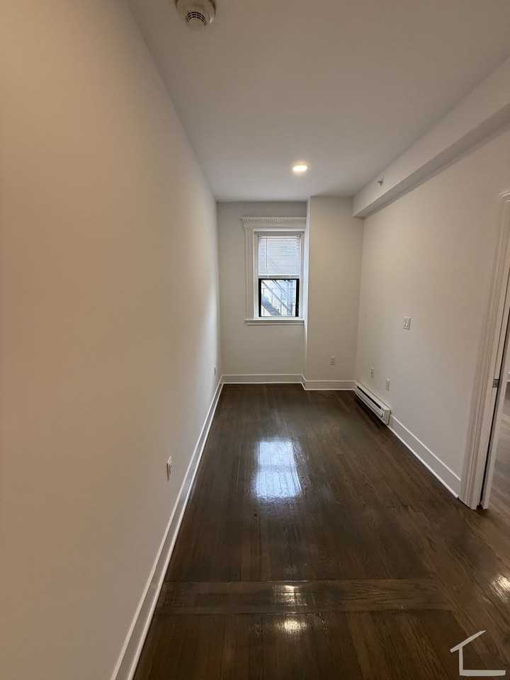 17 Queensberry St - Photo 3 of 8