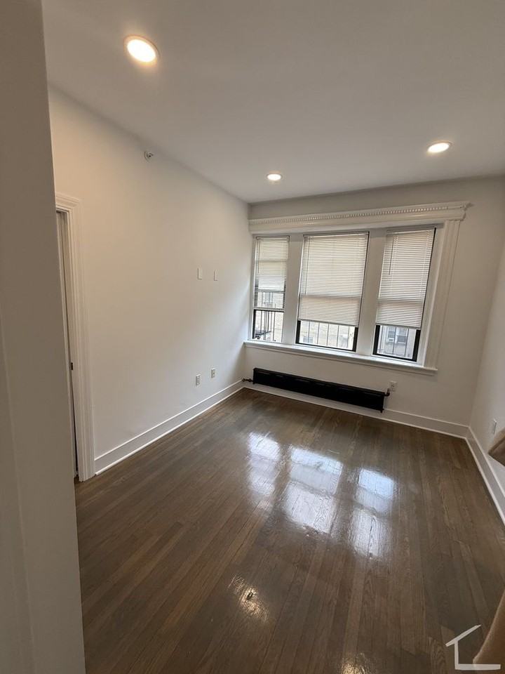 17 Queensberry St - Photo 4 of 8