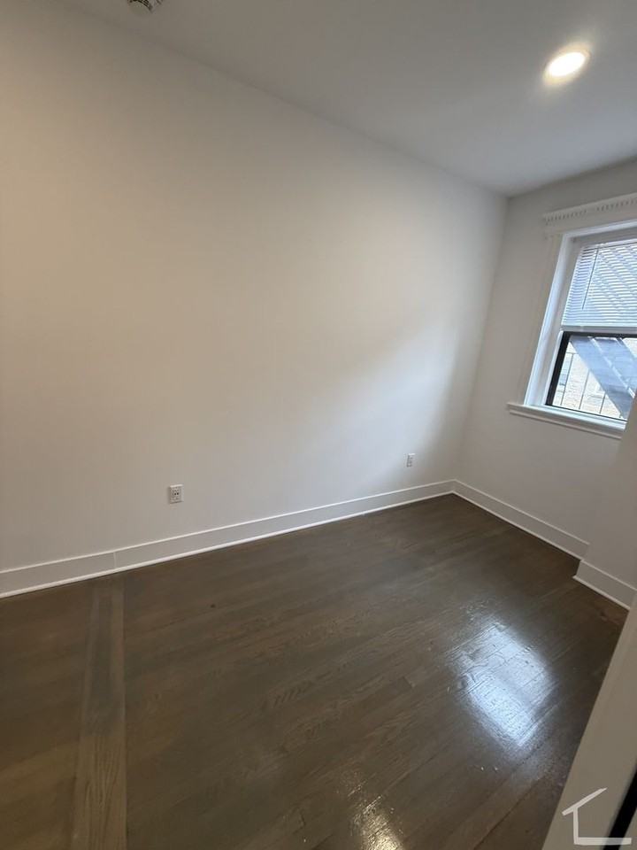 17 Queensberry St - Photo 6 of 8