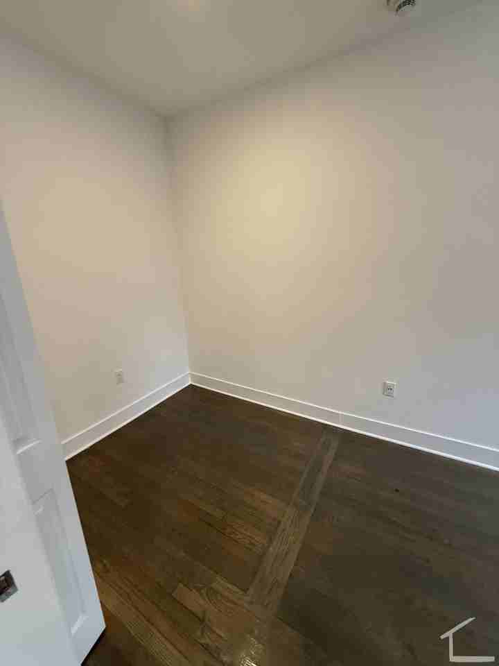 17 Queensberry St - Photo 7 of 8