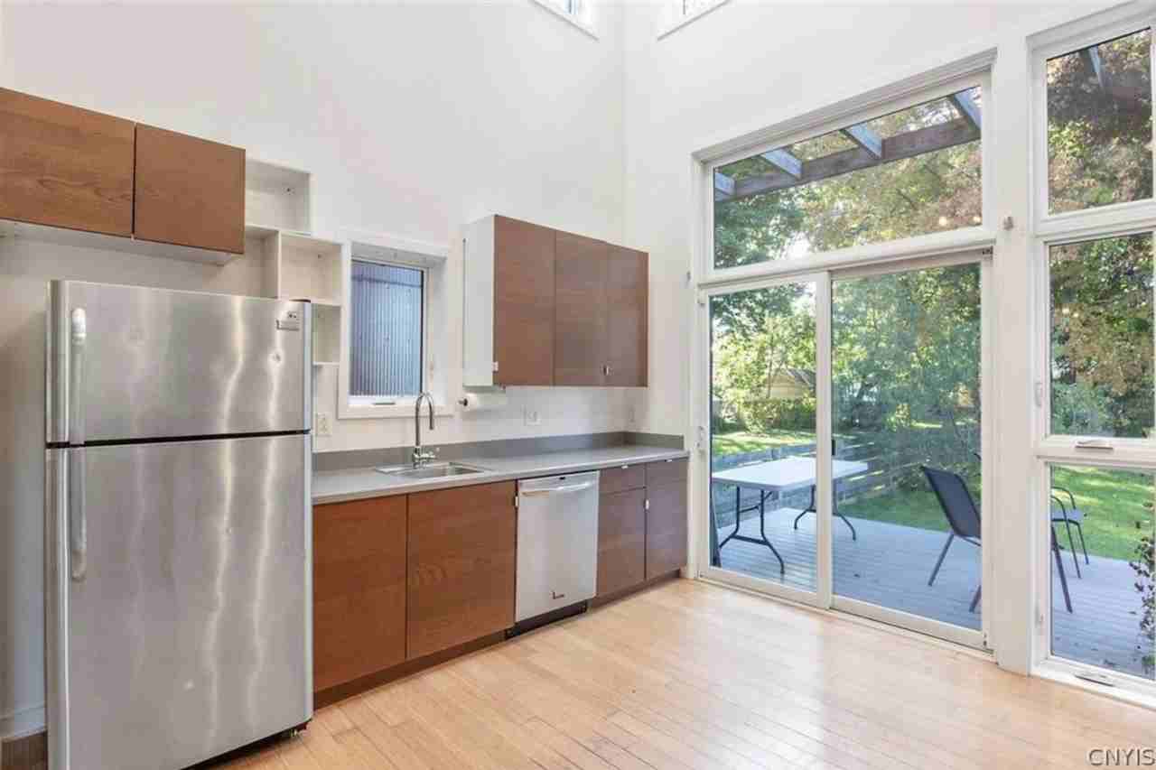 621 Otisco St - Photo 7 of 48