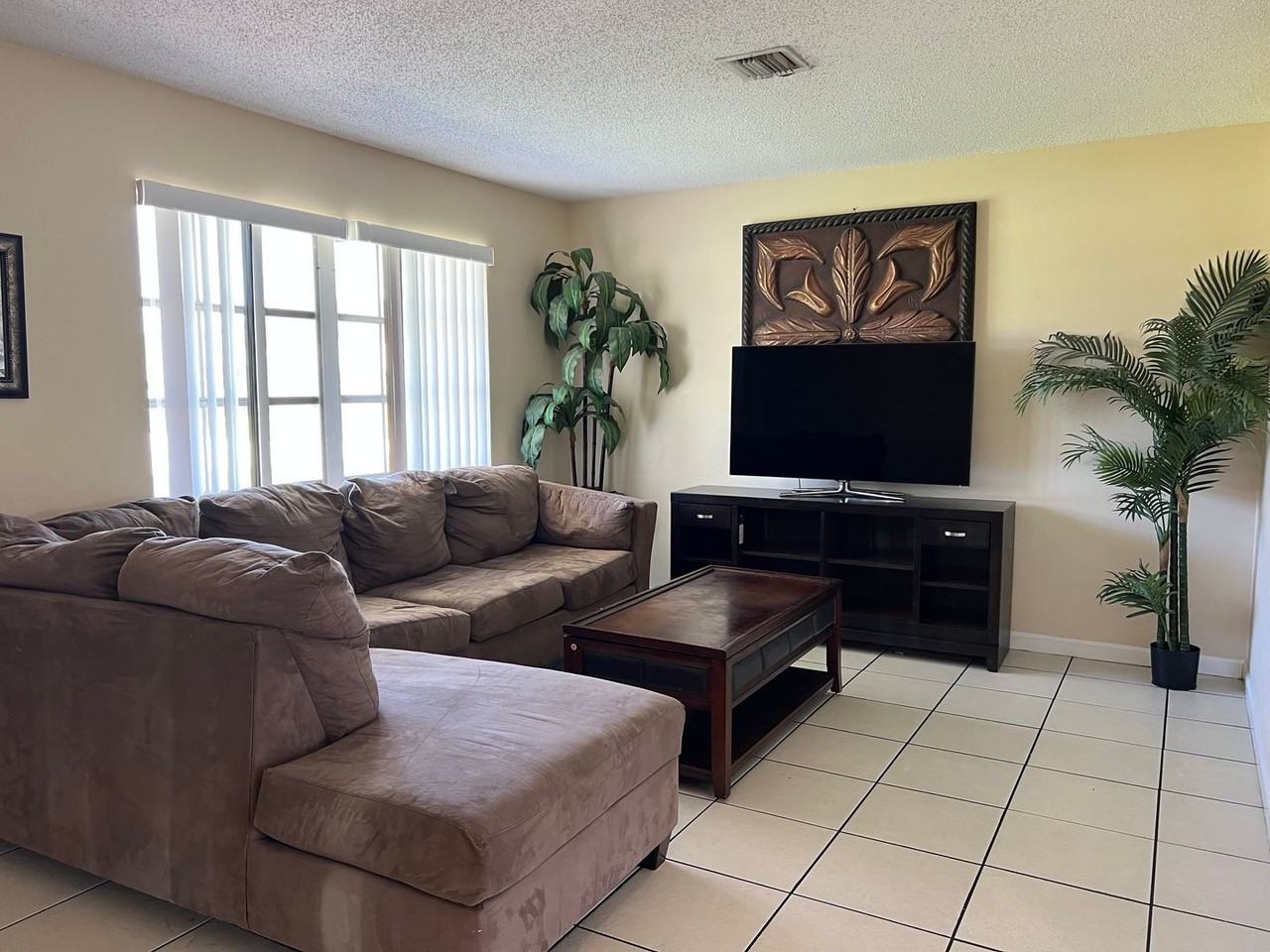 432 Sw Curry St - Photo 2 of 12