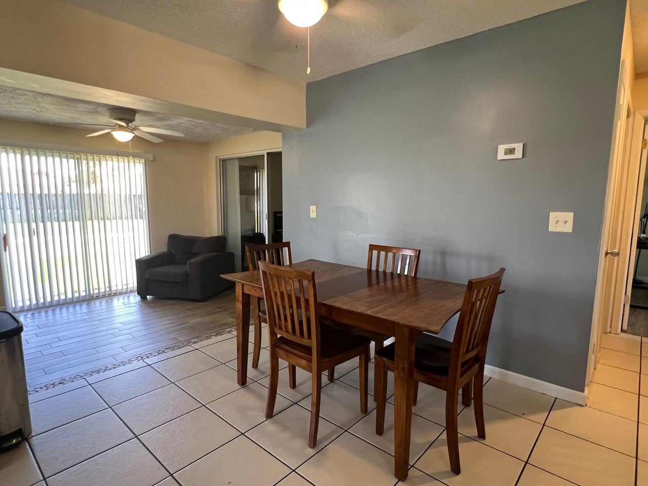 432 Sw Curry St - Photo 3 of 12