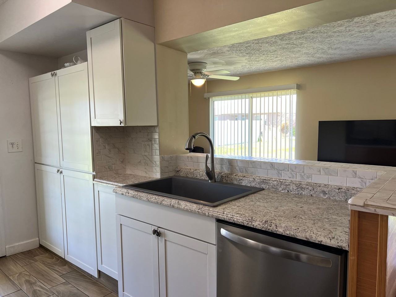 432 Sw Curry St - Photo 4 of 12