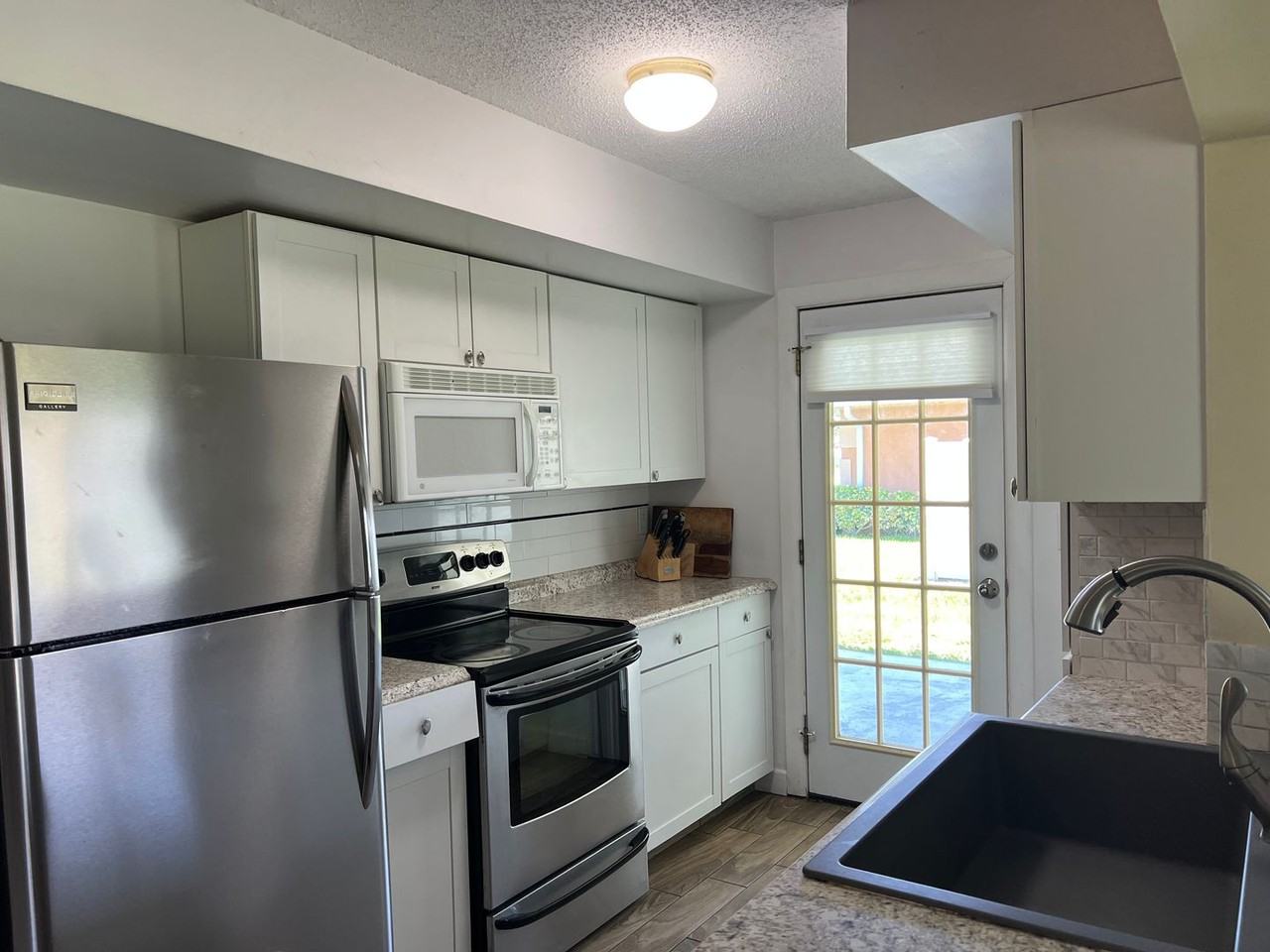 432 Sw Curry St - Photo 5 of 12