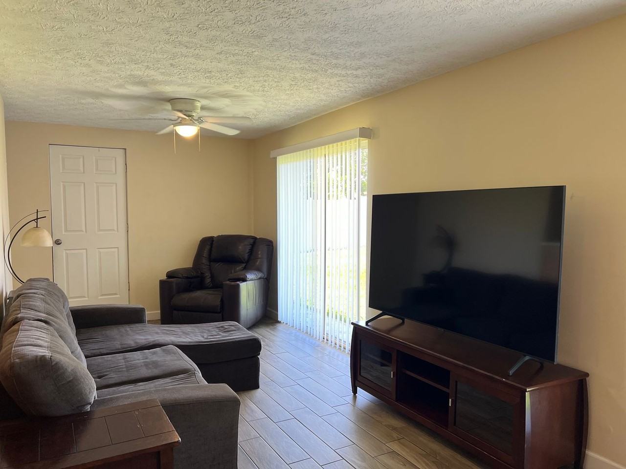 432 Sw Curry St - Photo 6 of 12