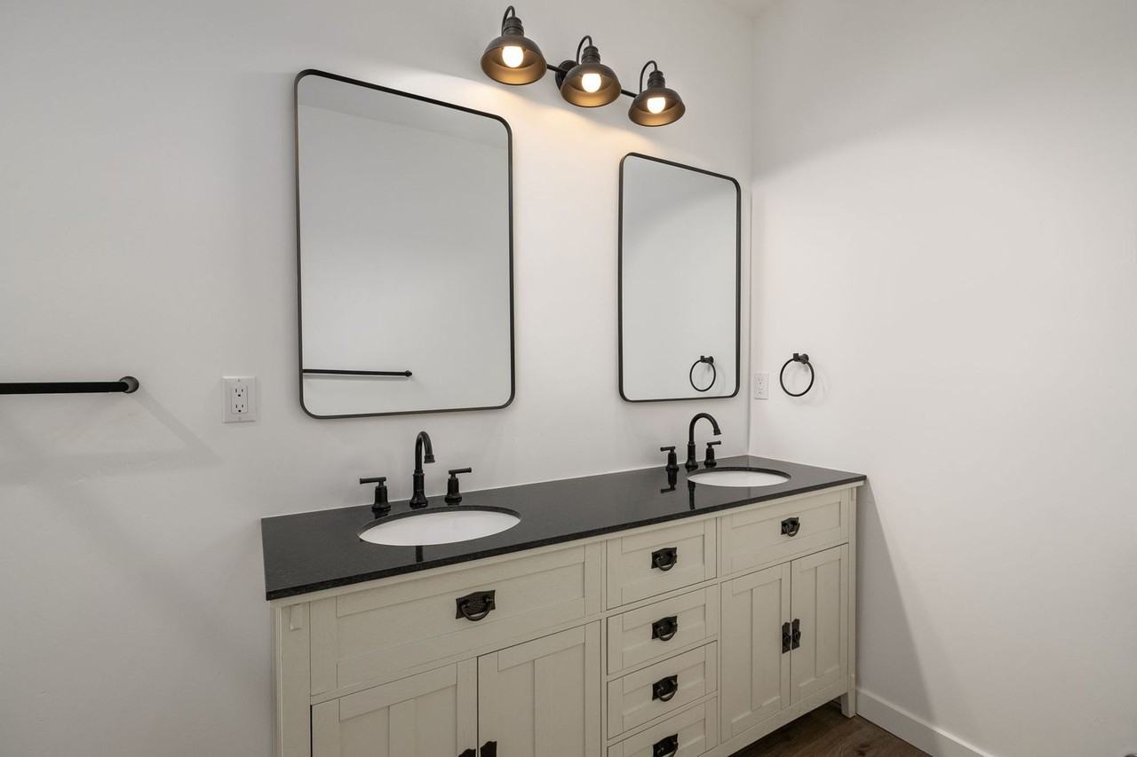 6763 N Elman St - Photo 4 of 15