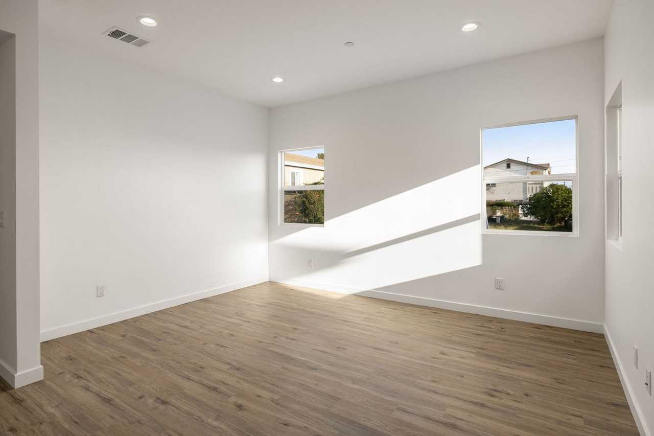 6763 N Elman St - Photo 7 of 15