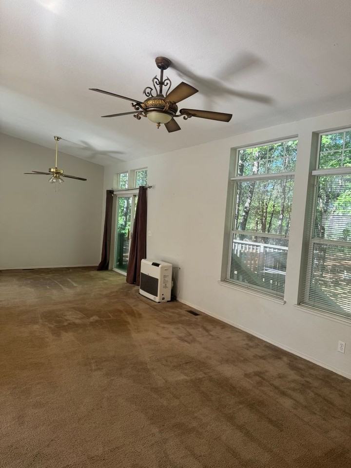 7250 Tahoe Ln - Photo 4 of 17