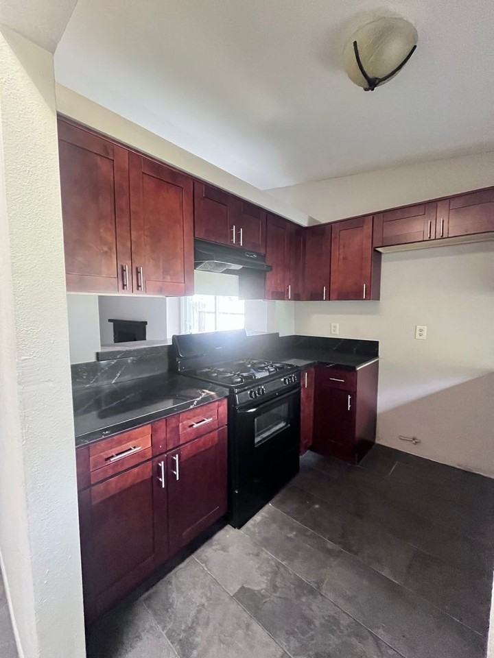 1855 Topeka Way - Photo 4 of 23