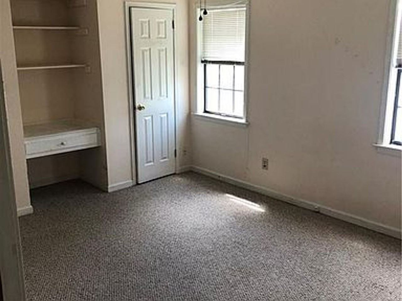 1525 Westminster Dr - Photo 4 of 9