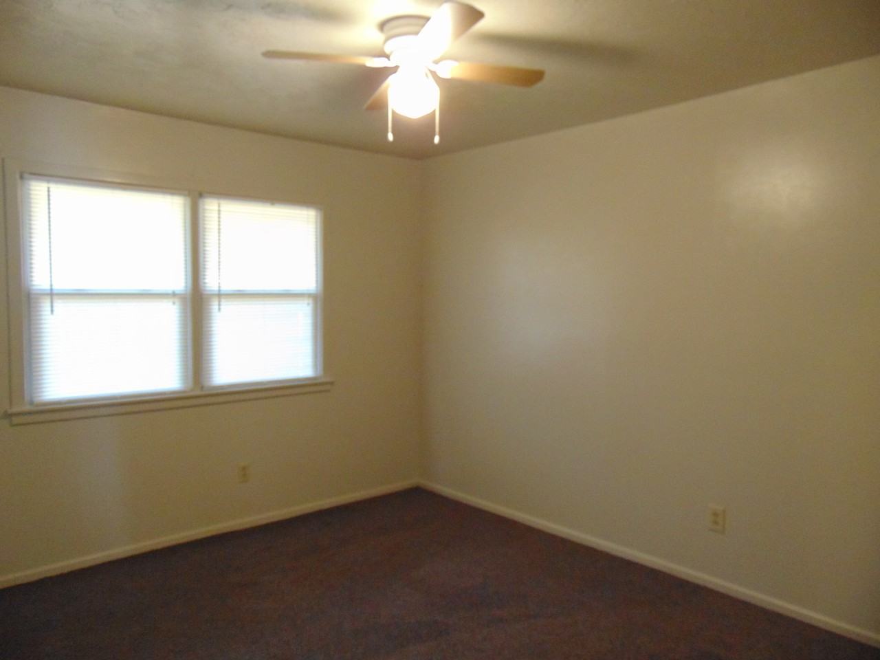5615 44th St - Photo 5 of 8