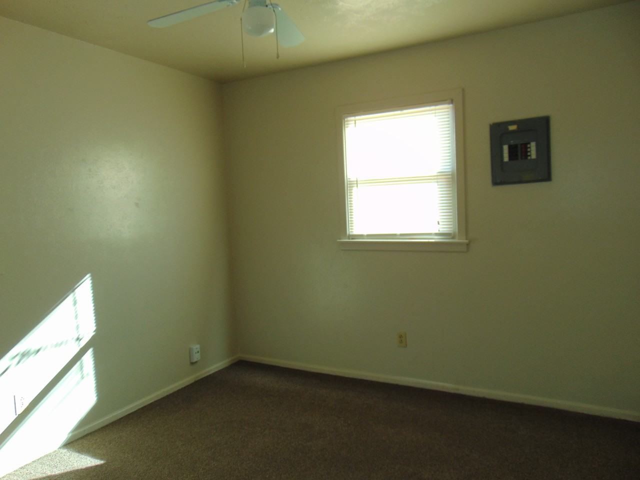 5615 44th St - Photo 6 of 8