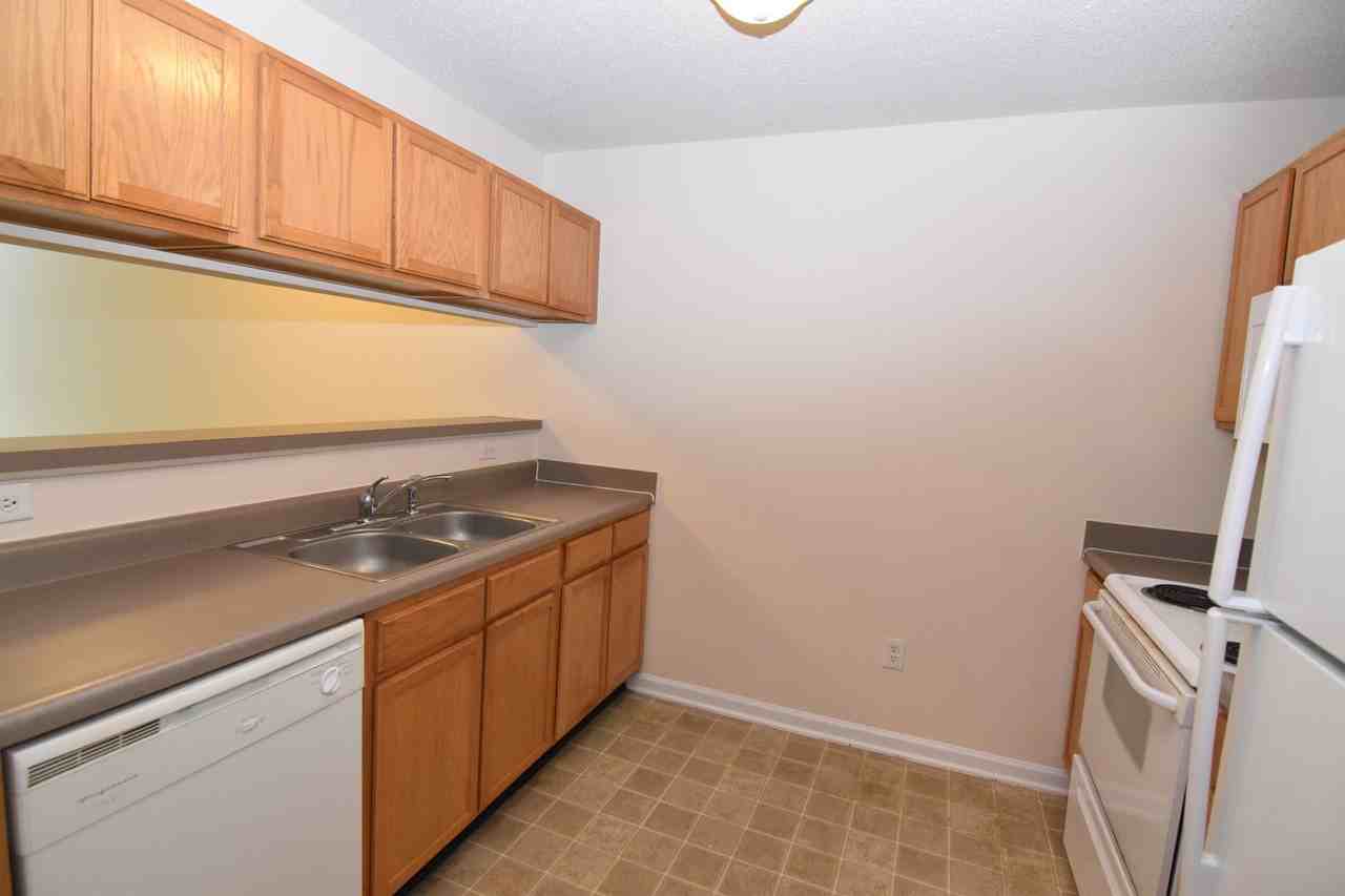 114 N Wheeless Dr - Photo 3 of 13