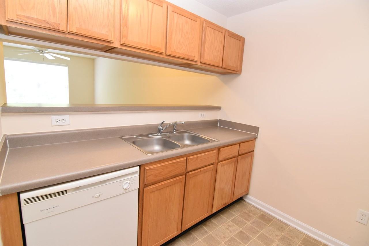 114 N Wheeless Dr - Photo 4 of 13