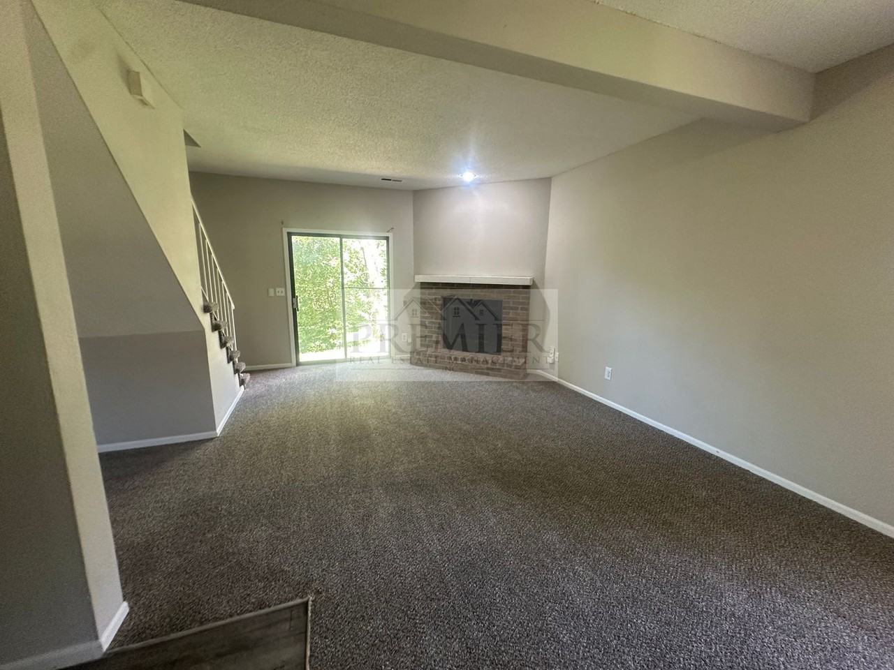 3562 Ne Independence Ave - Photo 3 of 15