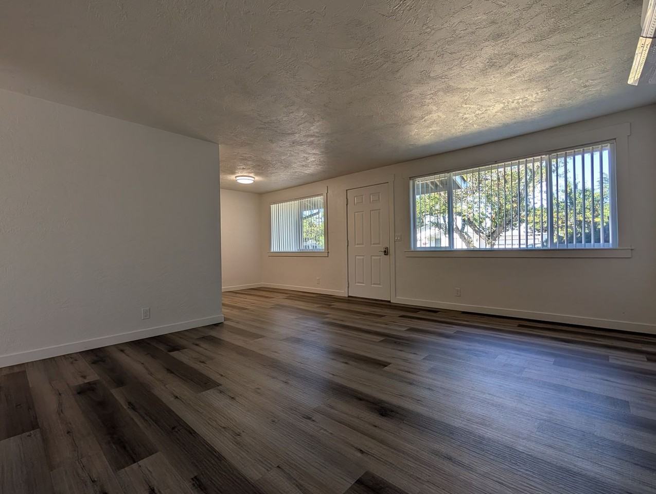 613 57th St - Photo 4 of 22