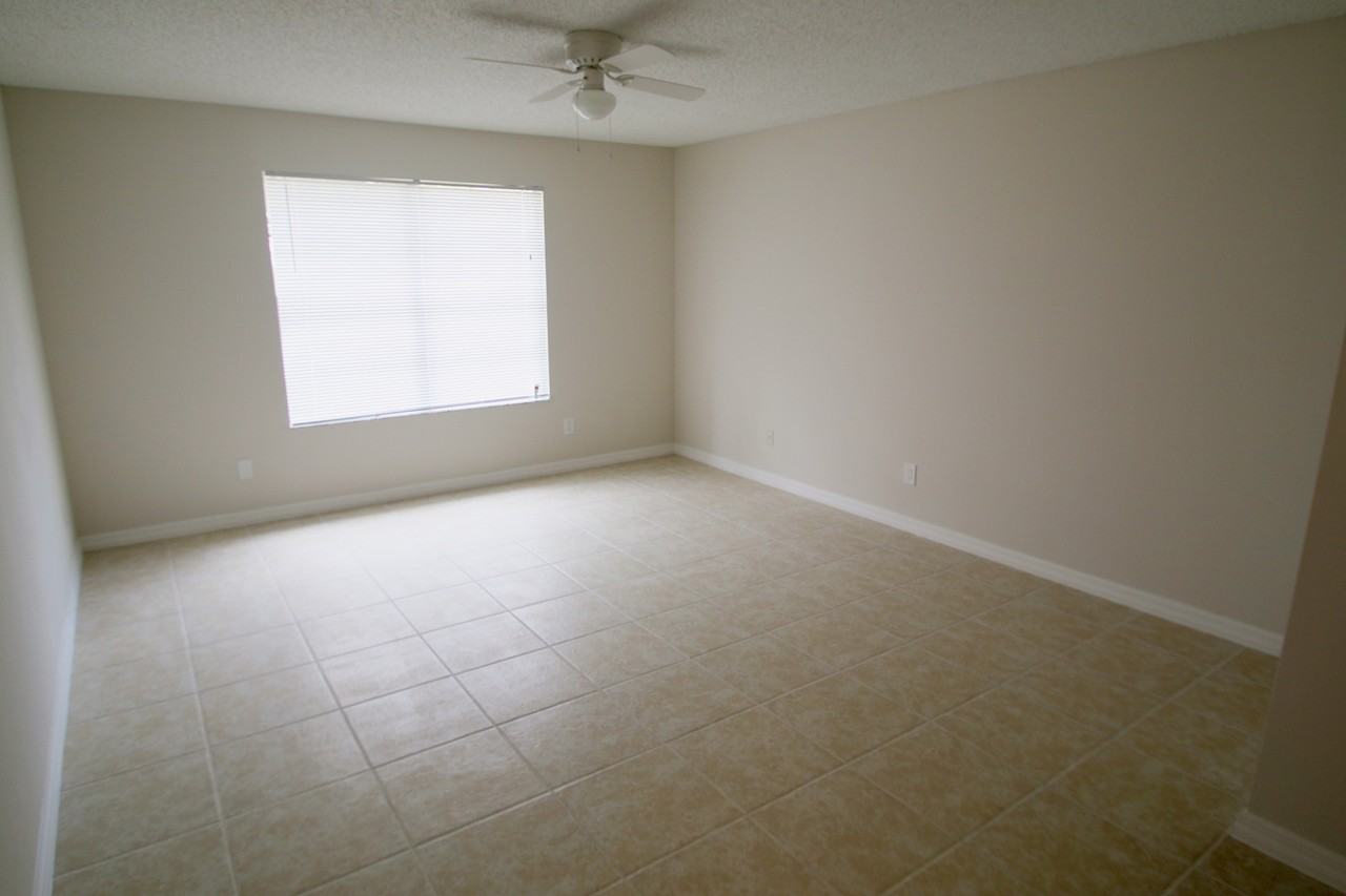 1137 Sw Estaugh Ave - Photo 2 of 17