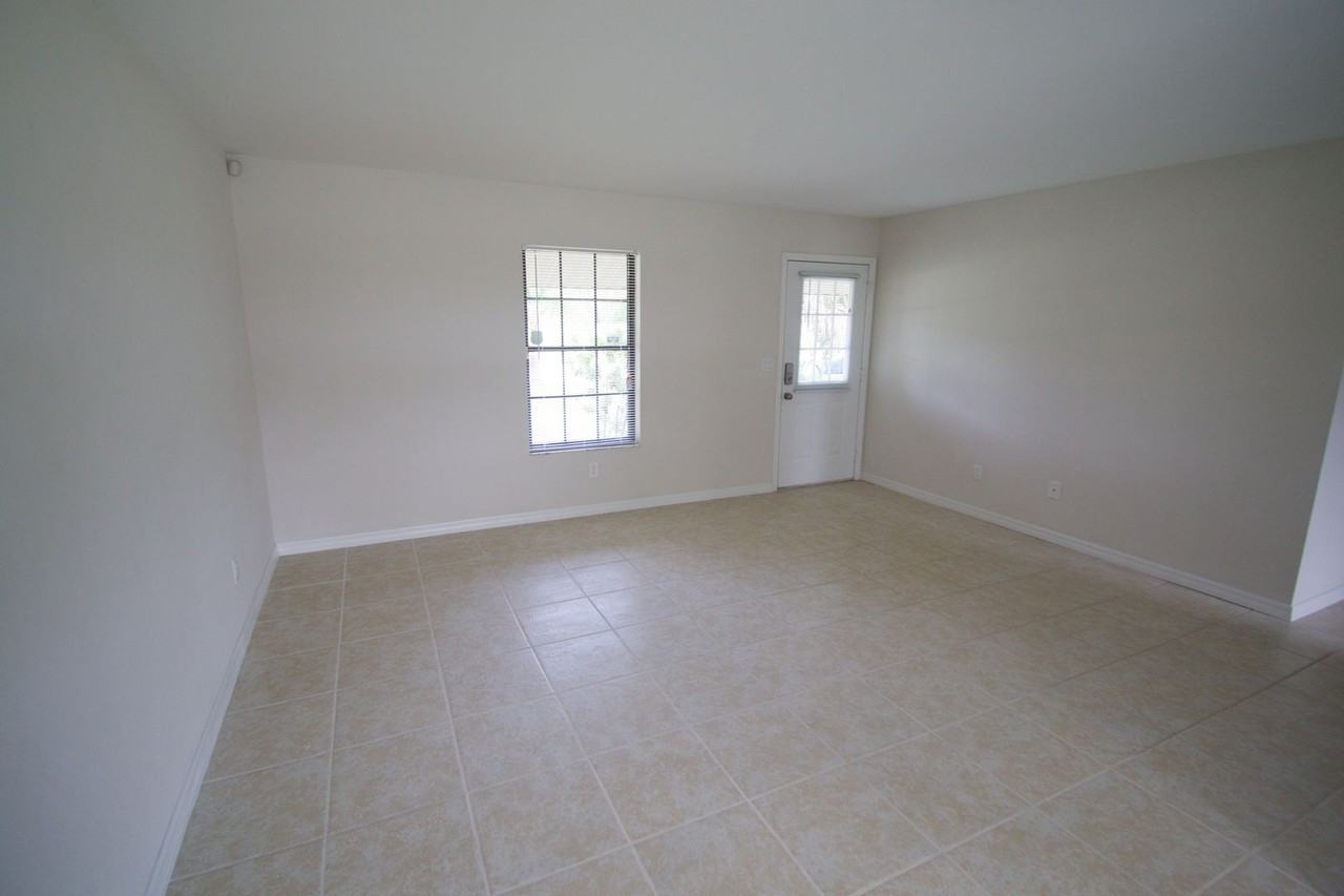 2256 Se East Dunbrooke Cir - Photo 3 of 19