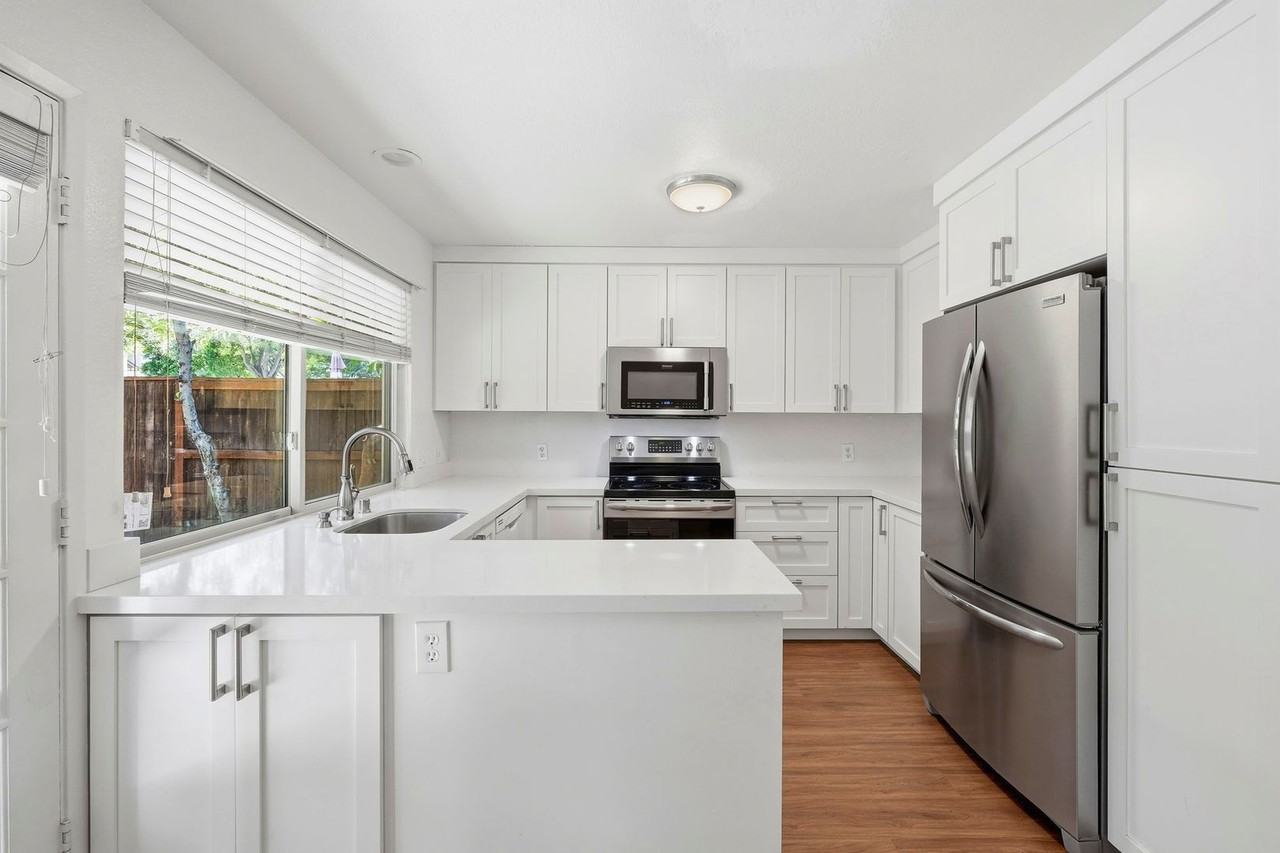 1327 Honey Trl - Photo 2 of 32