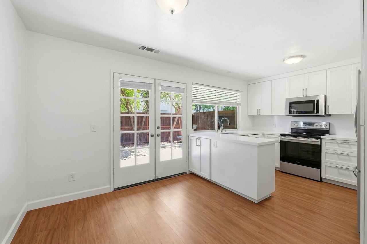 1327 Honey Trl - Photo 4 of 32