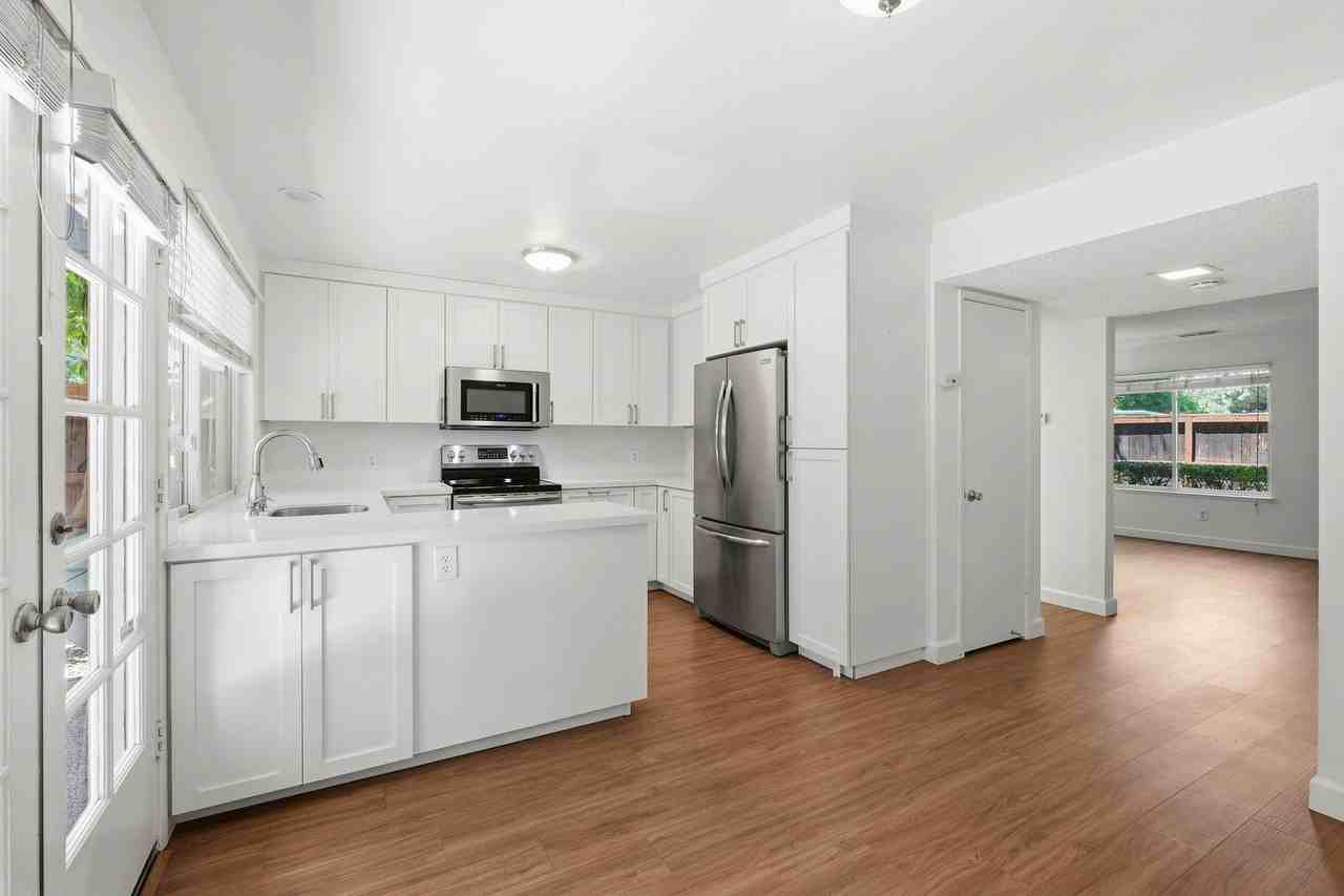 1327 Honey Trl - Photo 5 of 32