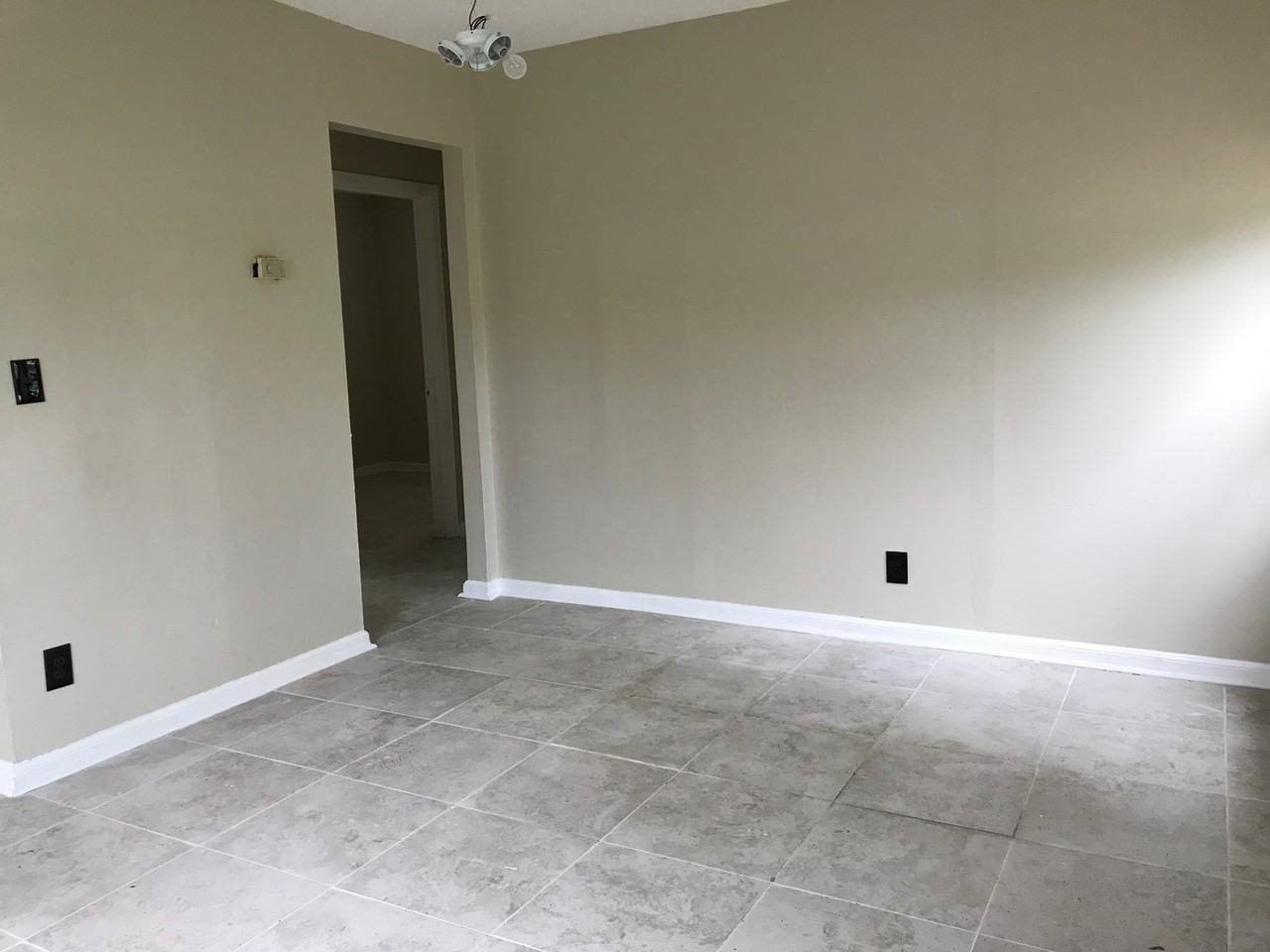 1114 N 48th Ave - Photo 6 of 10