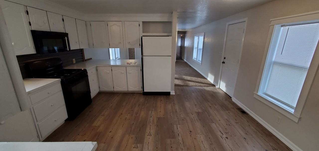 315 S 1st St - Photo 5 of 44