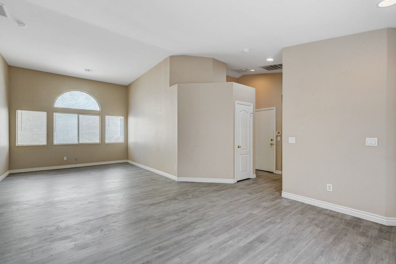 527 Braided River Ave - Photo 7 of 47
