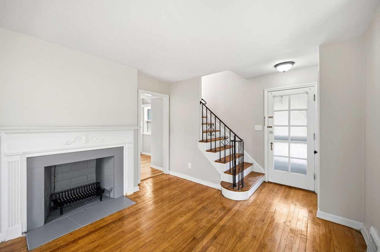 26900 Forestview Ave - Photo 5 of 25