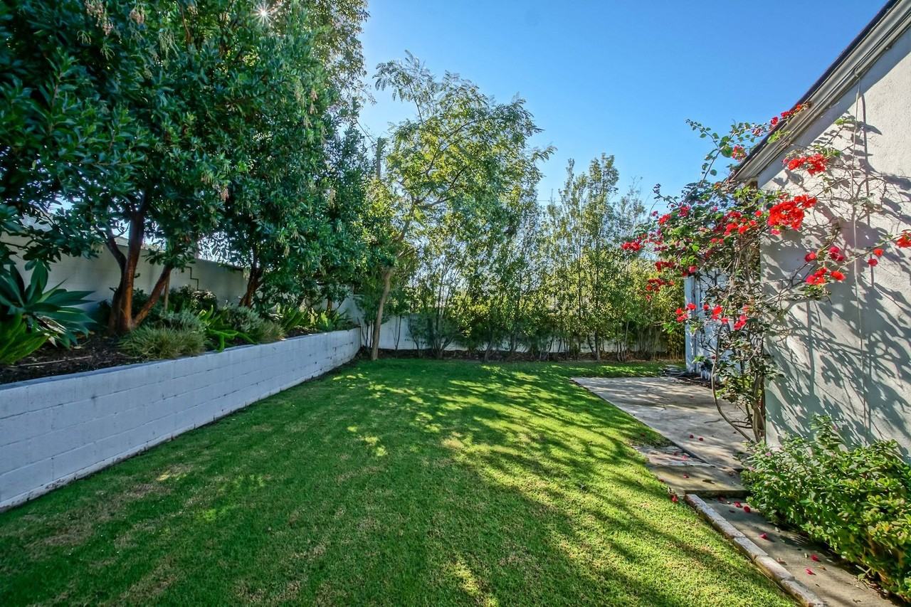 14226 Isis Ave - Photo 6 of 35