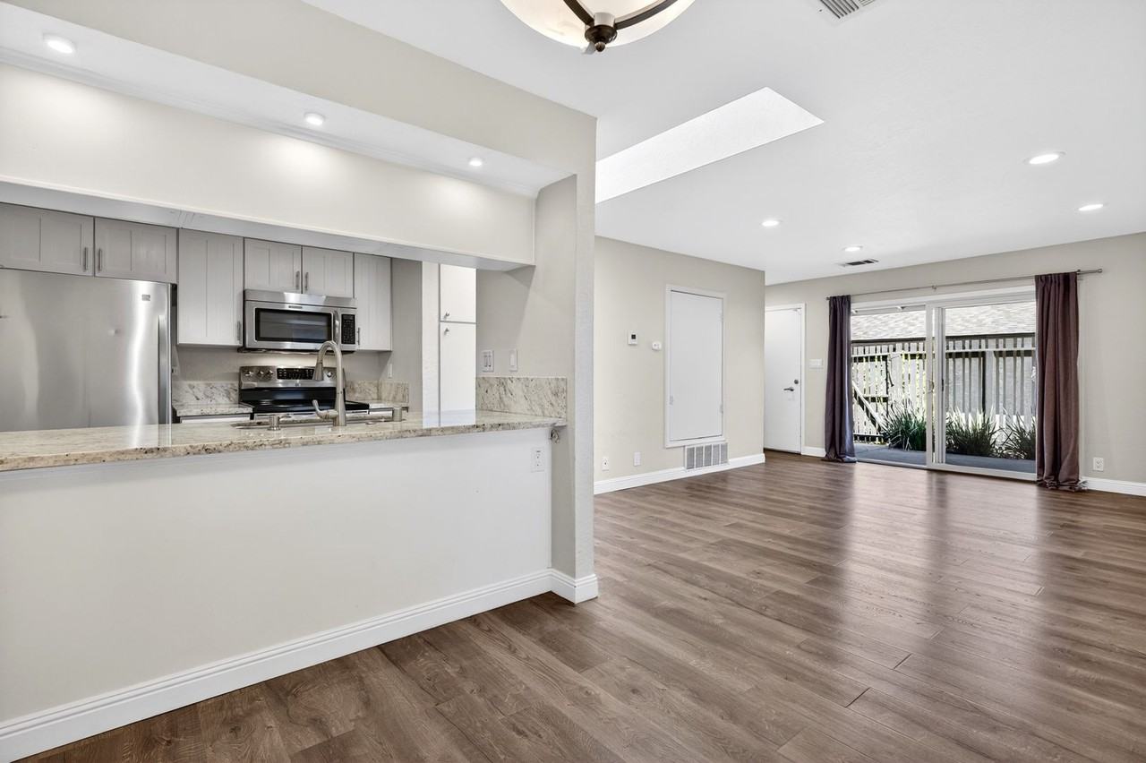 1722 Sapling Ct #A - Photo 3 of 17